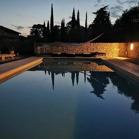 Les Pins, Russol Feriehus *
