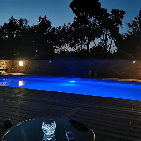 Les Pins, Russol Feriehus *